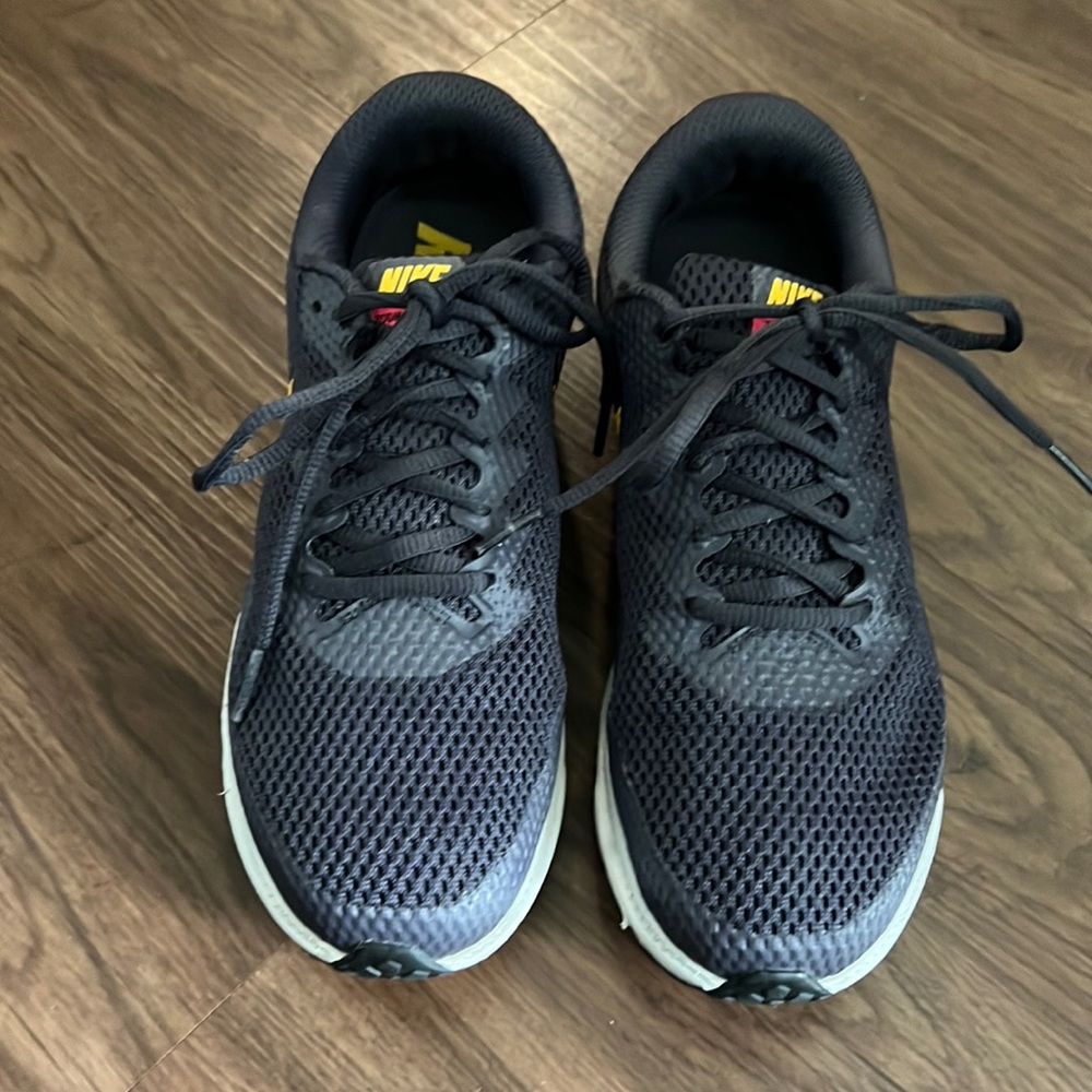 Women gym shoes
